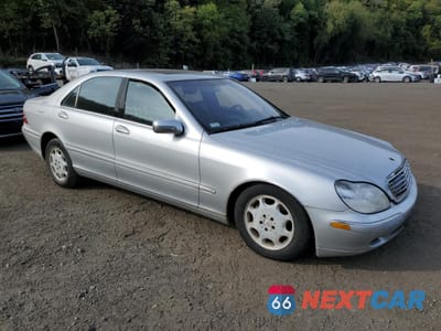 Czwarte zdjęcie samochodu z boku: 2002 MERCEDES-BENZ S 430 VIN:WDBNG70J42A266233 - miniatura