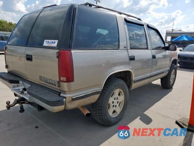 Trzecie zdjęcie samochodu z tyłu: 1999 CHEVROLET TAHOE VIN:1GNEK13R5XR149467 - miniatura