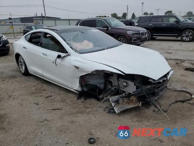 Czwarte zdjęcie samochodu z boku: 2016 TESLA MODEL S VIN:5YJSA1E15GF156138 - miniatura