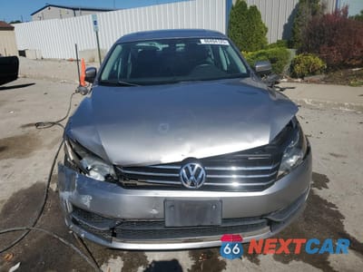 Piąte zdjęcie samochodu w środku: 2013 VOLKSWAGEN PASSAT SE VIN:1VWBP7A33DC120737 - miniatura
