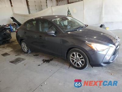 Czwarte zdjęcie samochodu z boku: 2017 TOYOTA YARIS IA VIN:3MYDLBYV4HY156257 - miniatura