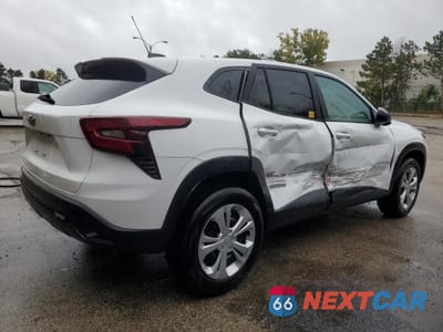 Trzecie zdjęcie samochodu z tyłu: 2025 CHEVROLET TRAX LS VIN:KL77LFEP8SC199571 - miniatura