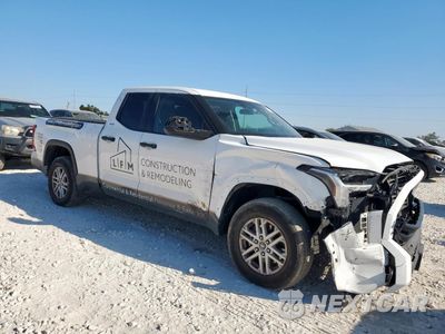 Czwarte zdjęcie samochodu z boku: 2023 TOYOTA TUNDRA DOUBLE CAB SR VIN:5TFLA5AA2PX028009 - miniatura