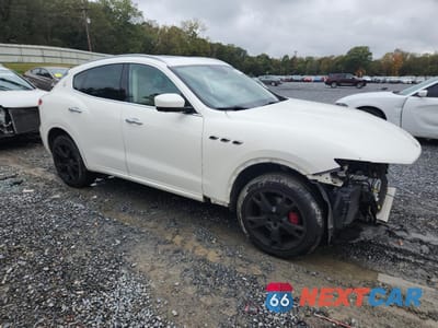 Czwarte zdjęcie samochodu z boku: 2017 MASERATI LEVANTE VIN:ZN661XUA7HX245530 - miniatura
