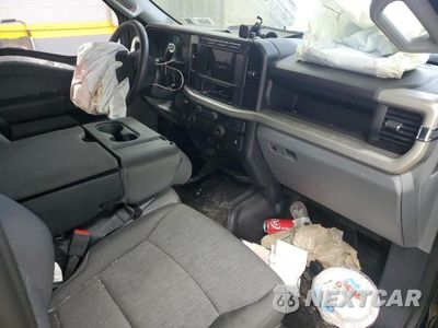 Zdjęcie 8 z 11 samochodu: 2024 FORD F350 SUPER - YARD TRUCK VIN:1FT8W3BT9REF06243 - miniatura