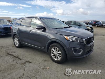 Czwarte zdjęcie samochodu z boku: 2016 KIA SORENTO LX VIN:5XYPGDA30GG168686 - miniatura
