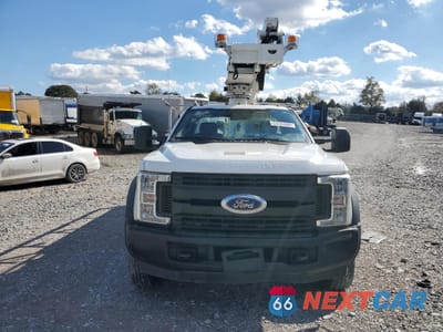 Piąte zdjęcie samochodu w środku: 2019 FORD F550 BUCKET TRUCK VIN:1FDUF5GT9KED97075 - miniatura