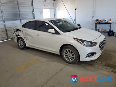 Czwarte zdjęcie samochodu z boku: 2022 HYUNDAI ACCENT SE VIN:3KPC24A69NE160488 - miniatura