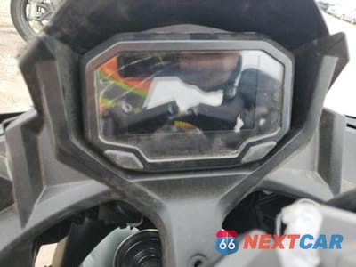 Zdjęcie 7 z 9 samochodu: 2025 KAWASAKI EX650 P VIN:ML5EXEP11SDAG4789 - miniatura