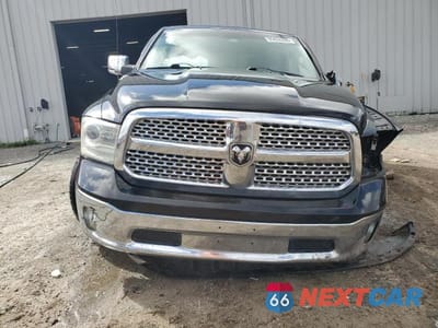Piąte zdjęcie samochodu w środku: 2015 RAM 1500 LARAMIE VIN:1C6RR6VT2FS565180 - miniatura