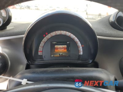 Zdjęcie 9 z 13 samochodu: 2016 SMART FORTWO VIN:WMEFJ5DA3GK073788 - miniatura