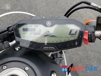 Zdjęcie 7 z 10 samochodu: 2015 YAMAHA FZ07 VIN:JYARM06E6FA004471 - miniatura