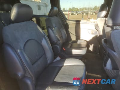 Zdjęcie 11 z 13 samochodu: 2001 CHRYSLER TOWN & COUNTRY LIMITED VIN:2C8GP64L11R208539 - miniatura