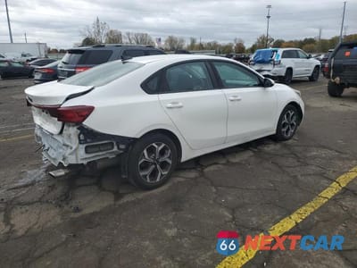 Trzecie zdjęcie samochodu z tyłu: 2019 KIA FORTE FE VIN:3KPF24AD3KE121774 - miniatura