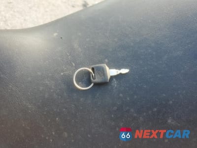 Zdjęcie 8 z 10 samochodu: 2003 HONDA VT750 CDD VIN:JH2RC44F83M102929 - miniatura