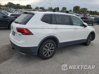 Trzecie zdjęcie samochodu z tyłu: 2019 VOLKSWAGEN TIGUAN SE VIN:3VV2B7AX1KM039186 - miniatura