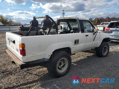 Trzecie zdjęcie samochodu z tyłu: 1987 TOYOTA 4RUNNER RN60 VIN:JT4RN62DXH0176206 - miniatura