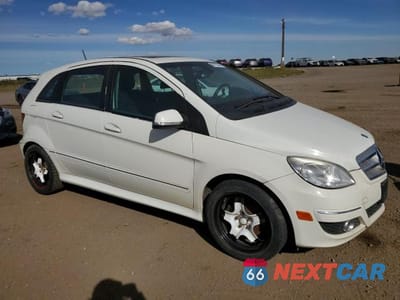 Czwarte zdjęcie samochodu z boku: 2011 MERCEDES-BENZ B200 VIN:WDDFH3DB6BJ679016 - miniatura