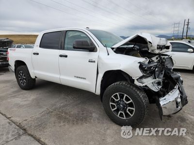 Czwarte zdjęcie samochodu z boku: 2019 TOYOTA TUNDRA CREWMAX SR5 VIN:5TFDY5F13KX793666 - miniatura
