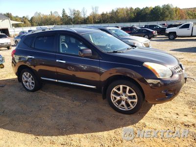 Czwarte zdjęcie samochodu z boku: 2013 NISSAN ROGUE S VIN:JN8AS5MT4DW534111 - miniatura