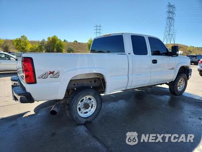 Trzecie zdjęcie samochodu z tyłu: 2004 CHEVROLET SILVERADO K2500 HEAVY DUTY VIN:1GCHK29134E157468 - miniatura