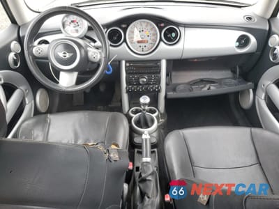 Zdjęcie 8 z 14 samochodu: 2005 MINI COOPER VIN:WMWRC33435TC59098 - miniatura