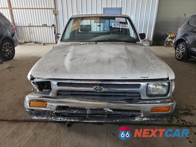 Piąte zdjęcie samochodu w środku: 1993 TOYOTA PICKUP 1/2 TON EXTRA LONG WHEELBASE DX VIN:JT4RN93P8P5078190 - miniatura