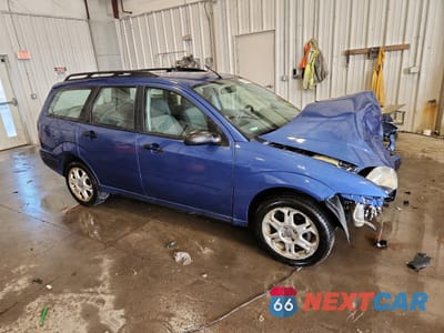 Czwarte zdjęcie samochodu z boku: 2005 FORD FOCUS ZXW VIN:1FAFP36N75W262618 - miniatura