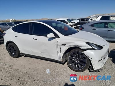 Czwarte zdjęcie samochodu z boku: 2021 TESLA MODEL Y VIN:5YJYGDEE4MF192007 - miniatura