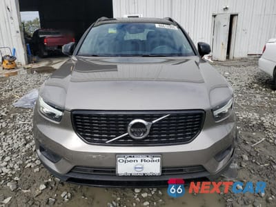 Piąte zdjęcie samochodu w środku: 2022 VOLVO XC40 T5 R-DESIGN VIN:YV4162UMXN2714870 - miniatura