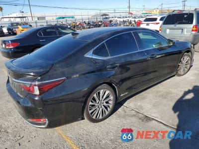 Trzecie zdjęcie samochodu z tyłu: 2022 LEXUS ES 300H BASE VIN:58ADA1C14NU021074 - miniatura