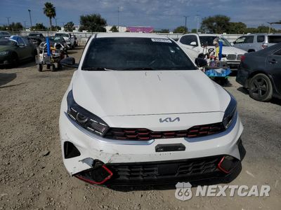 Piąte zdjęcie samochodu w środku: 2024 KIA FORTE GT LINE VIN:3KPF54AD2RE840192 - miniatura