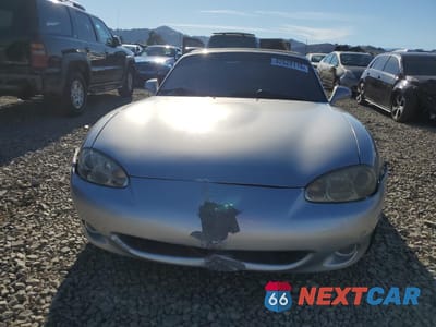 Piąte zdjęcie samochodu w środku: 2001 MAZDA MX-5 MIATA BASE VIN:JM1NB353410215614 - miniatura