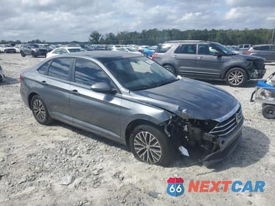 Czwarte zdjęcie samochodu z boku: 2019 VOLKSWAGEN JETTA S VIN:3VWC57BU9KM116494 - miniatura