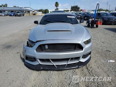 Piąte zdjęcie samochodu w środku: 2017 FORD MUSTANG VIN:1FA6P8AM1H5344690 - miniatura