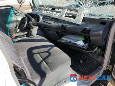 Zdjęcie 8 z 13 samochodu: 2006 ISUZU NPR BOX TRUCK VIN:JALB4B16767020059 - miniatura