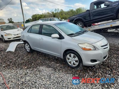 Czwarte zdjęcie samochodu z boku: 2007 TOYOTA YARIS BASE VIN:JTDBT923271065884 - miniatura