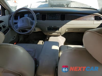 Zdjęcie 8 z 12 samochodu: 2000 LINCOLN TOWN CAR SIGNATURE VIN:1LNHM82W8YY878050 - miniatura