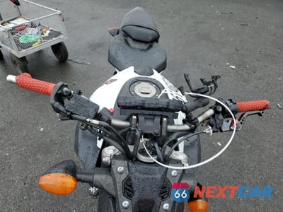 Piąte zdjęcie samochodu w środku: 2015 YAMAHA FZ07 VIN:JYARM06E6FA004471 - miniatura