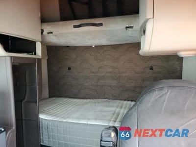 Zdjęcie 6 z 10 samochodu: 2013 VOLVO VN VNL VIN:4V4NC9KK8DN143534 - miniatura