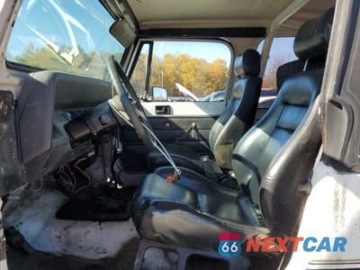 Zdjęcie 7 z 14 samochodu: 1992 JEEP WRANGLER / YJ S VIN:2J4FY19P7NJ552349 - miniatura