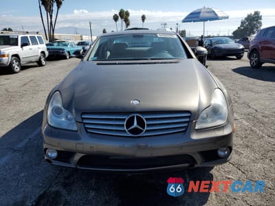 Piąte zdjęcie samochodu w środku: 2008 MERCEDES-BENZ CLS 550 VIN:WDDDJ72XX8A121762 - miniatura
