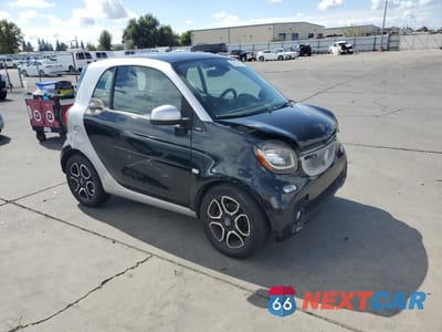 Czwarte zdjęcie samochodu z boku: 2016 SMART FORTWO VIN:WMEFJ5DA3GK073788 - miniatura