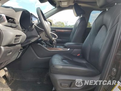 Zdjęcie 7 z 15 samochodu: 2023 TOYOTA HIGHLANDER L VIN:5TDKDRAH5PS043035 - miniatura