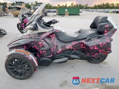 Trzecie zdjęcie samochodu z tyłu: 2018 CAN-AM SPYDER ROADSTER RT VIN:2BXNBDD26JV000604 - miniatura