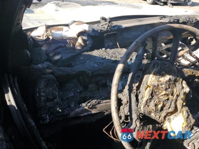 Zdjęcie 9 z 13 samochodu: 2000 FORD CROWN VICTORIA VIN:2FAFP73W3YX211503 - miniatura