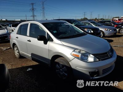 Czwarte zdjęcie samochodu z boku: 2009 NISSAN VERSA S VIN:3N1CC11E49L444179 - miniatura