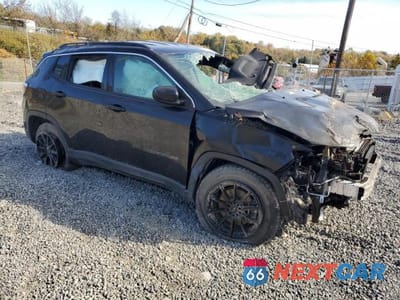 Czwarte zdjęcie samochodu z boku: 2023 JEEP COMPASS LATITUDE VIN:3C4NJDBN4PT532738 - miniatura