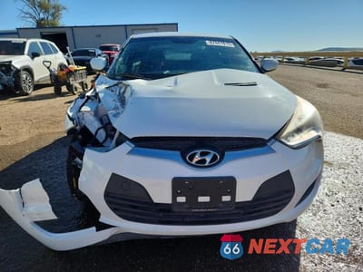 Piąte zdjęcie samochodu w środku: 2014 HYUNDAI VELOSTER BASE VIN:KMHTC6AD7EU190996 - miniatura