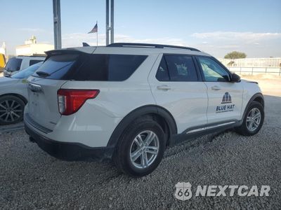 Trzecie zdjęcie samochodu z tyłu: 2021 FORD EXPLORER XLT VIN:1FMSK8DH6MGB91238 - miniatura